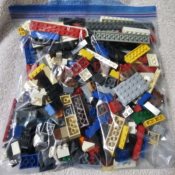 Lego 1lb/bag. Unsorted mix of bricks and other non brick shaped pieces Read Desc - Picture 6 of 10
